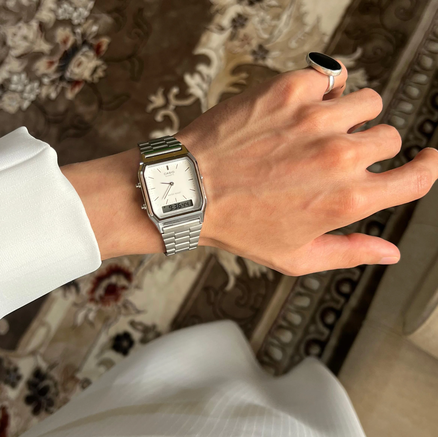 كـاسيـو AQ-230A-7DMQ – ســاعة أنالــوج ورقميــة فضيــة بسوار ستانلس ستيل للــجنسيـن، تصميم كلاسيكي فاخر، حجم 30 مم